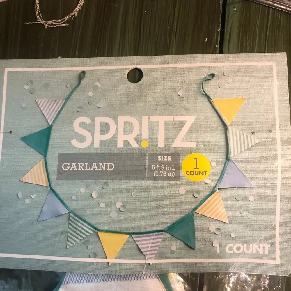 Spritz NWT Green Yellow Triangle Garland 1 Count 5ft 9in